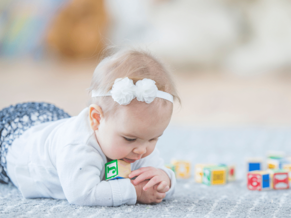Les gestes du poupons ne sont pas toujours précis