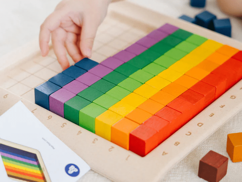 100 cubes pour compter avec plateau - Unité Plus - PlanToys – Image 2