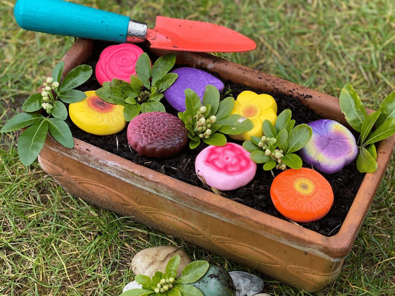 Fleurs - Collection Sensory Play Stones - Yellow Door – Image 3